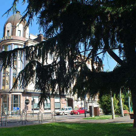 Hotel Mieres Del Camino Exterior photo