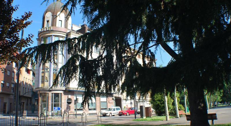 Hotel Mieres Del Camino Exterior photo