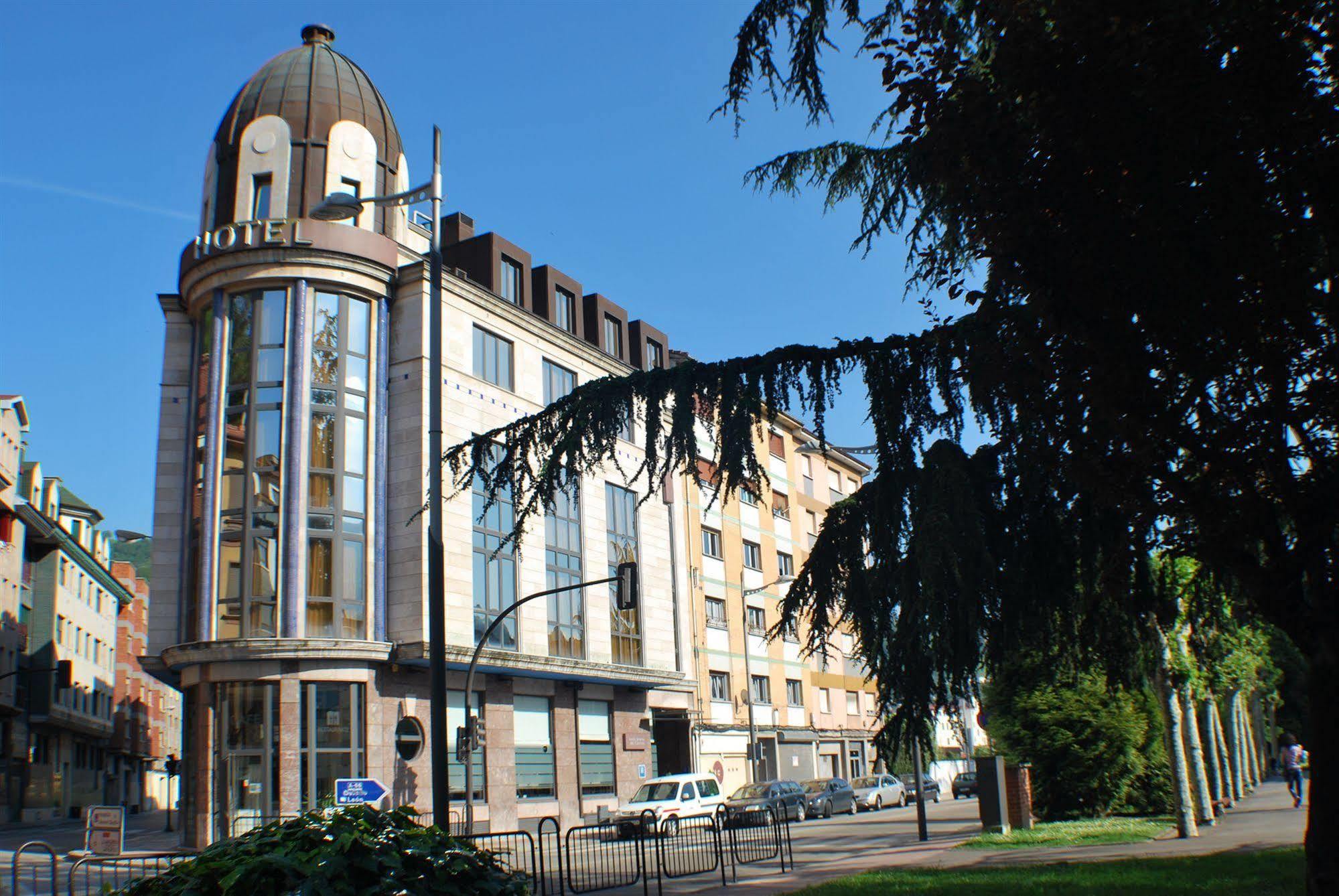 Hotel Mieres Del Camino Exterior photo